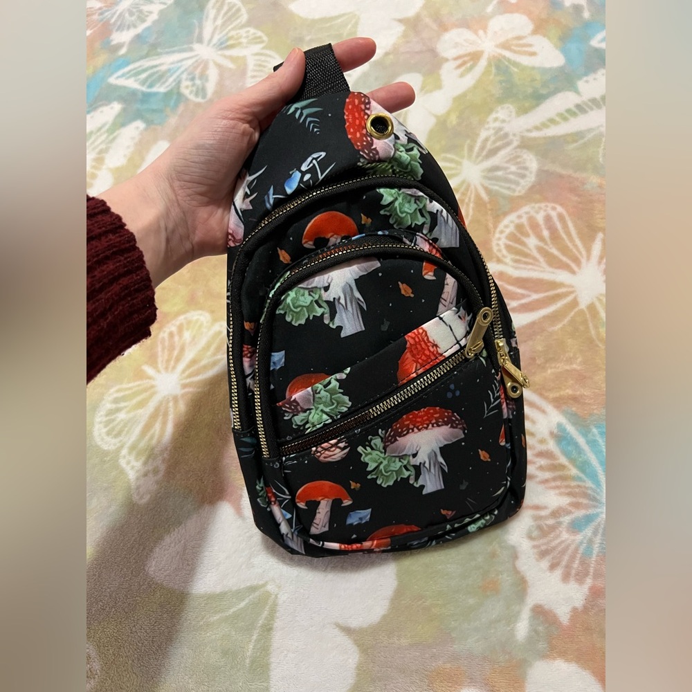Mushroom Print Sling Bag 🍄NWOT🍄